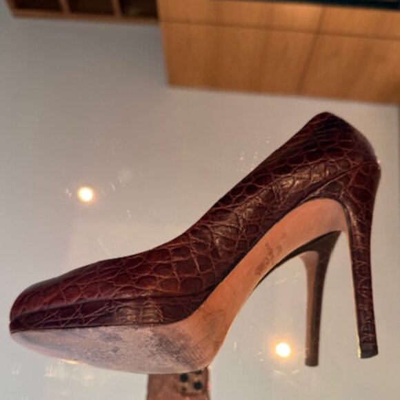 Pre-Loved Ann Taylor Brown Crocodile Print Leather Pumps - Women's Size 7.5 - Picture 5 of 7